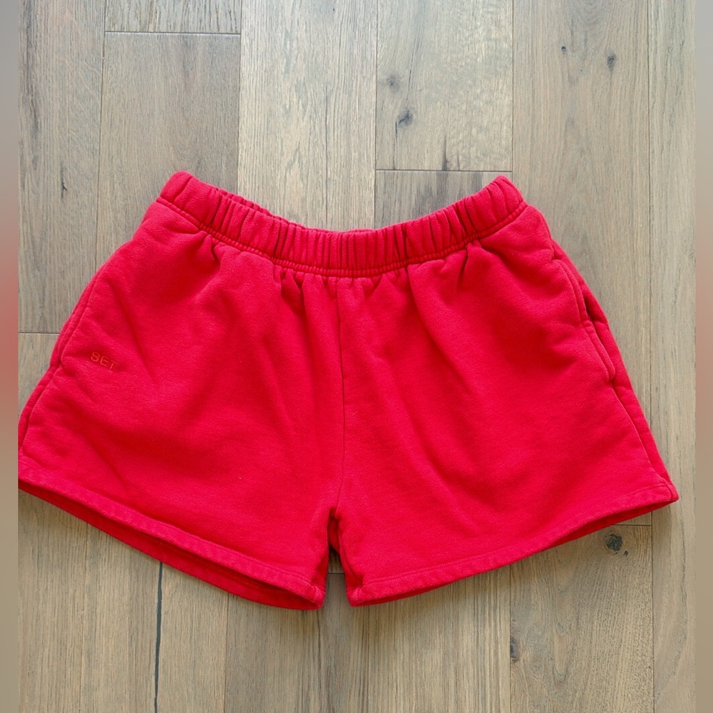 SET ACTIVE RED SHORTS